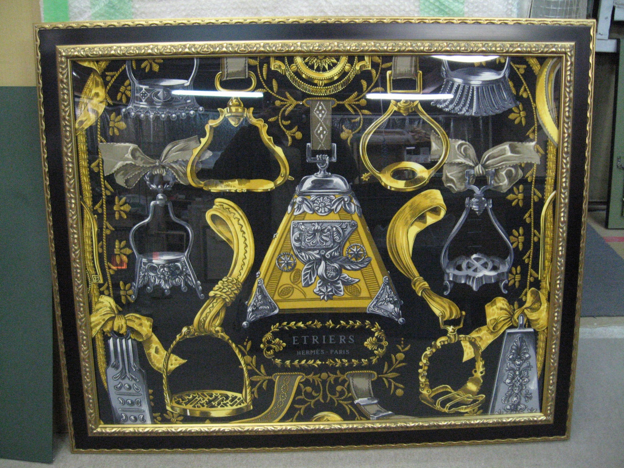 ギャラリーゴローで制作しましたスカーフの額装です