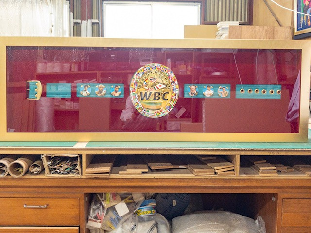 チャンピオンベルトの額装を致しました