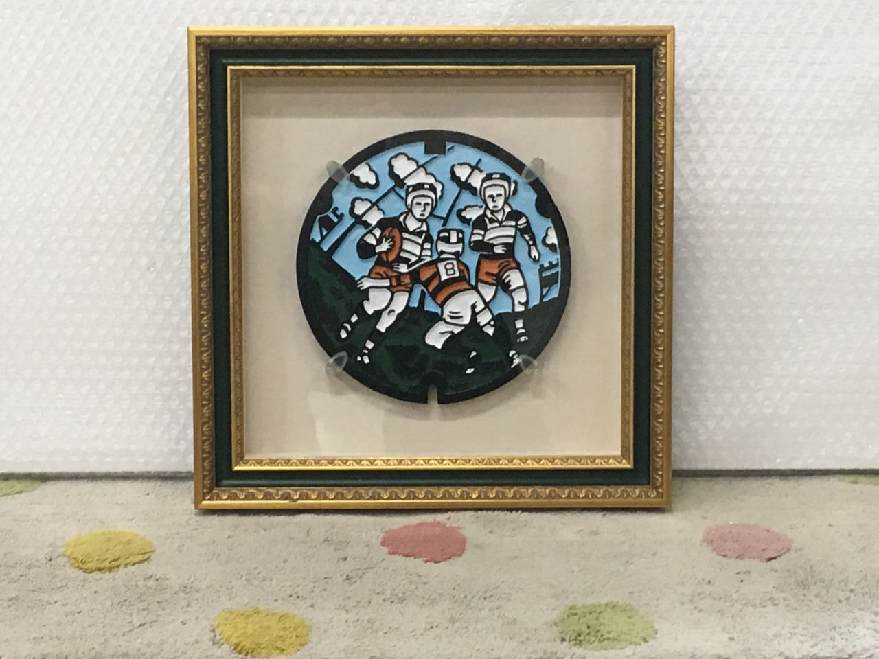 鋳物（ミニチュアのマンホール）の額装のご紹介です。