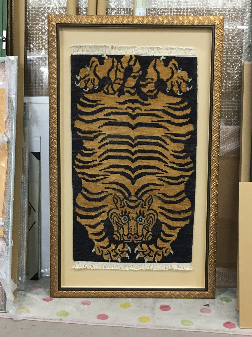 絨毯の額装が仕上がりました